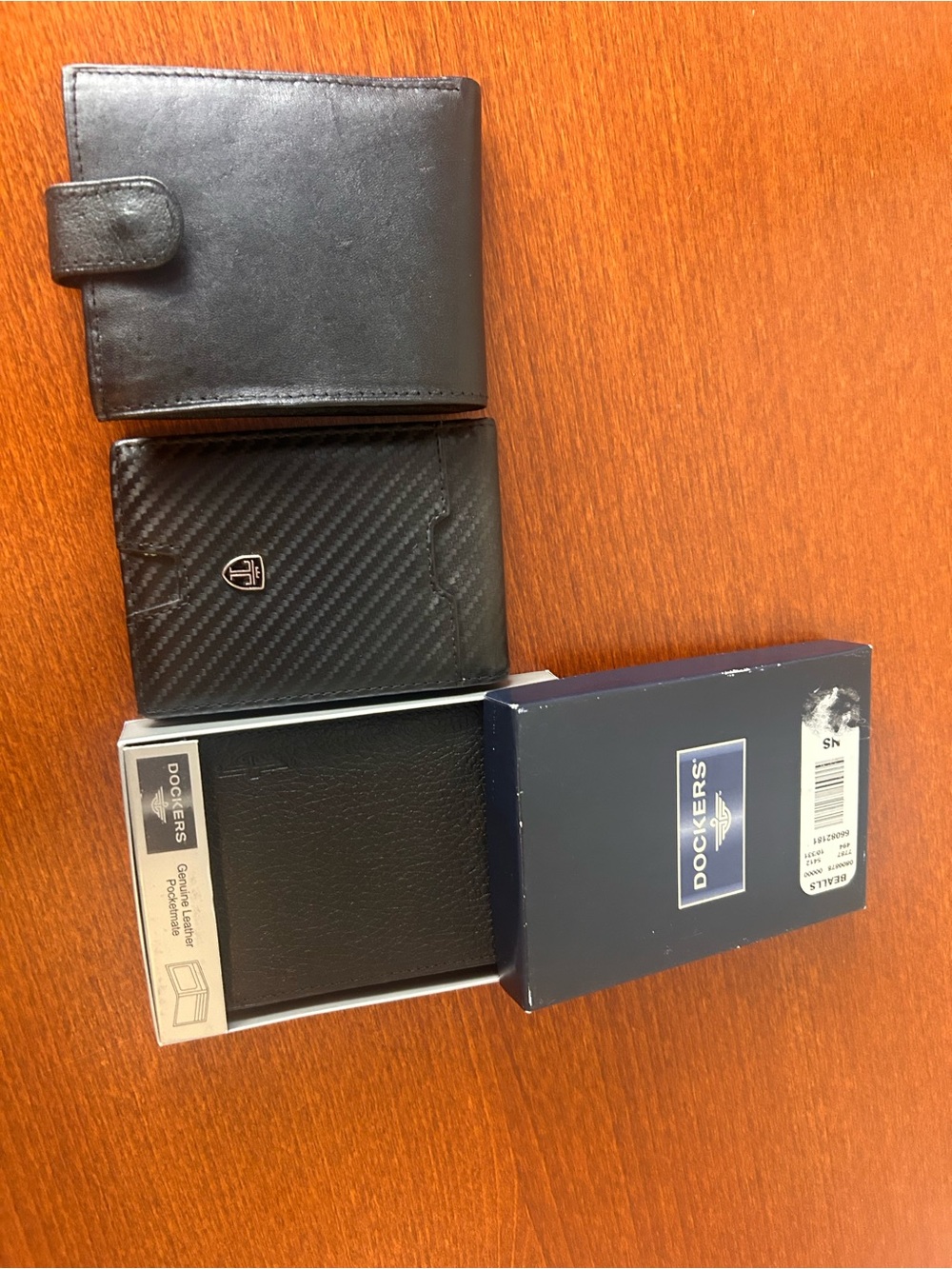 Bundle of 3 men’s black wallets/billfolds in different styles. Great value lot!